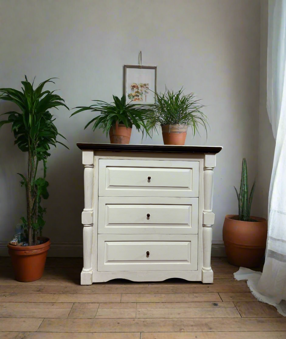 White Victorian Chest of drawers